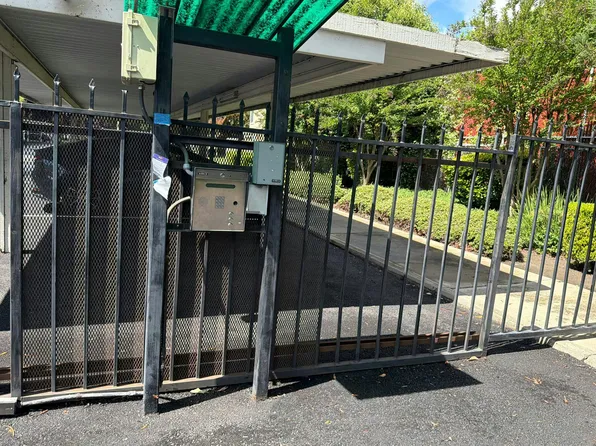 1699 Pyrenees Ave APT 96, Stockton, CA 95210