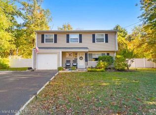 22 Rieder Rd, Carteret, NJ 07008