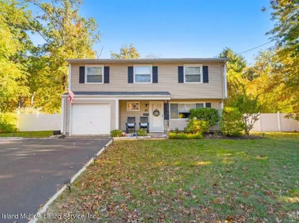 22 Rieder Rd, Carteret, NJ 07008