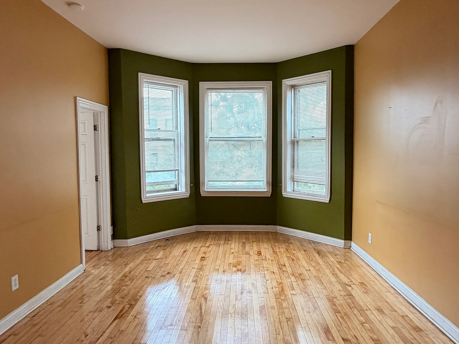 3 bed, 1000 sqft, $1,875 — Photo 2