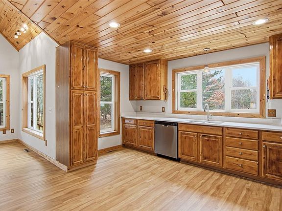 5th image of 110 Lutz Lane