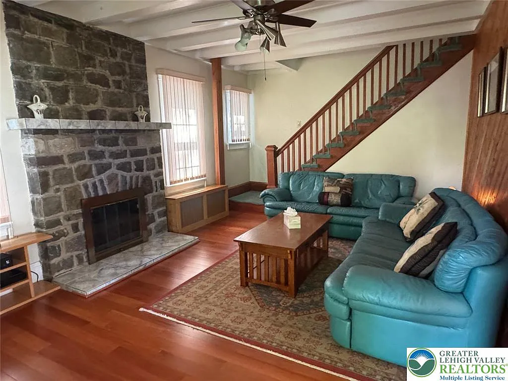4 bed, 2.0 bath, 3109 sqft, $2,750 — Photo 4