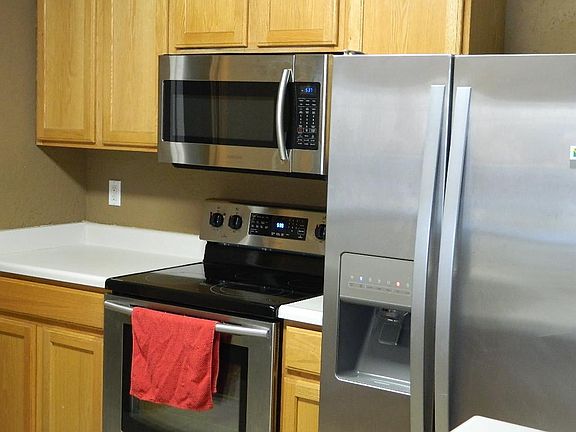 5th image of 6855 Woodland Ave Unit 1105