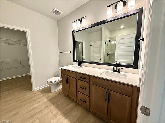 5th image of 248 Yarrow Dr