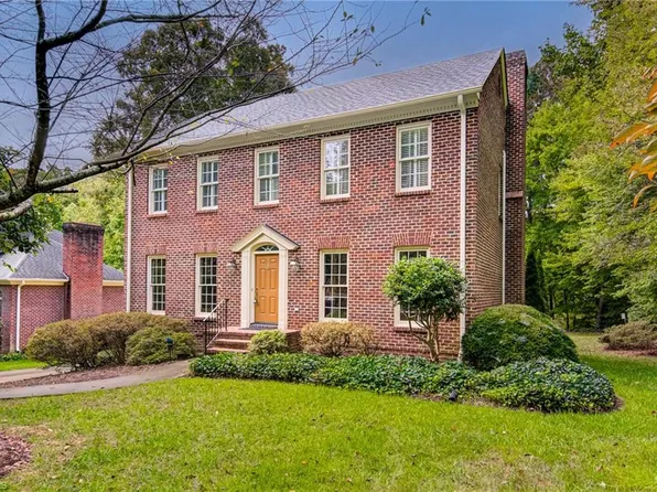 812 Arbor Oaks Dr, Winston Salem, NC 27104