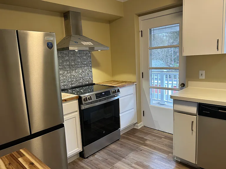 2411 East Ave #5 — Photo 31