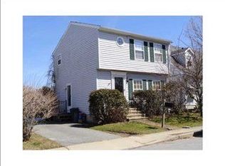 9 Beacon Ct, Middletown, RI 02840