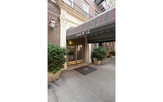 Sold by Douglas Elliman | media 15