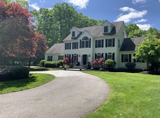 96 Robbs Hill Rd, Lunenburg, MA 01462