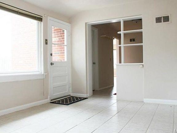 5th image of 1086 Terrace Dr