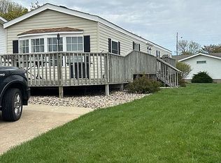 1102 Duck Pond Cv, Arnolds Park, IA 51331