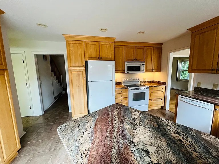 401 Apperson Dr — Photo 17