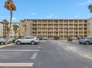 3500 Lake Bayshore Dr #K101, Bradenton, FL 34205