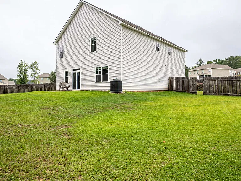 30 Ellis Cir — Photo 5