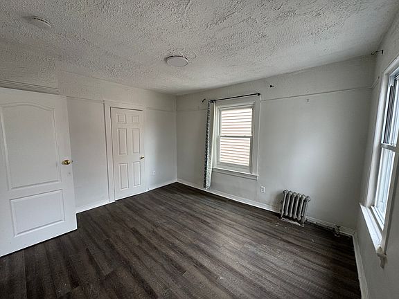 4th image of 1475 Castleton Ave Floor 2