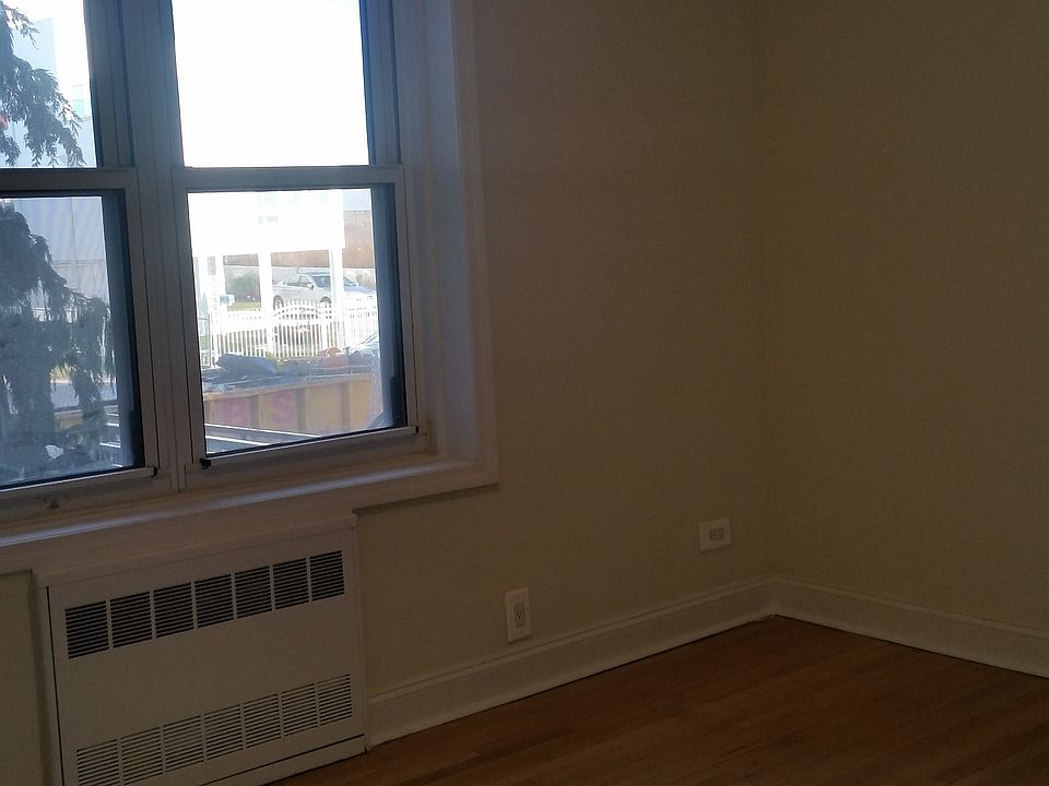 1st image of 270 Corbin Pl #1A