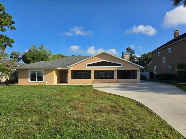 2037 Lakeshore Dr, Mount Dora, FL 32757