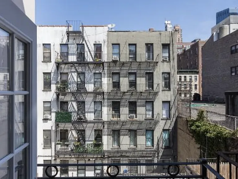 437 W 53rd St #4A — Photo 4