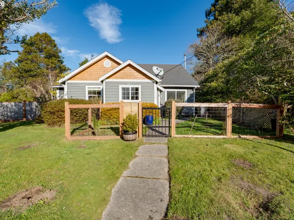 1175 Pacific Dr, Hammond, OR 97121