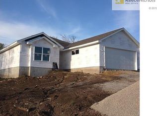 911 Ingleside Dr, Pleasant Hill, MO 64080