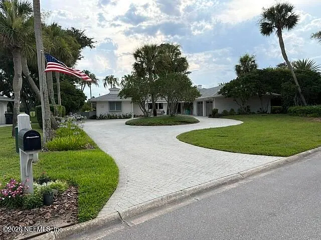 4 bed, 5.0 bath, 4410 sqft, $20,000 — Photo 2