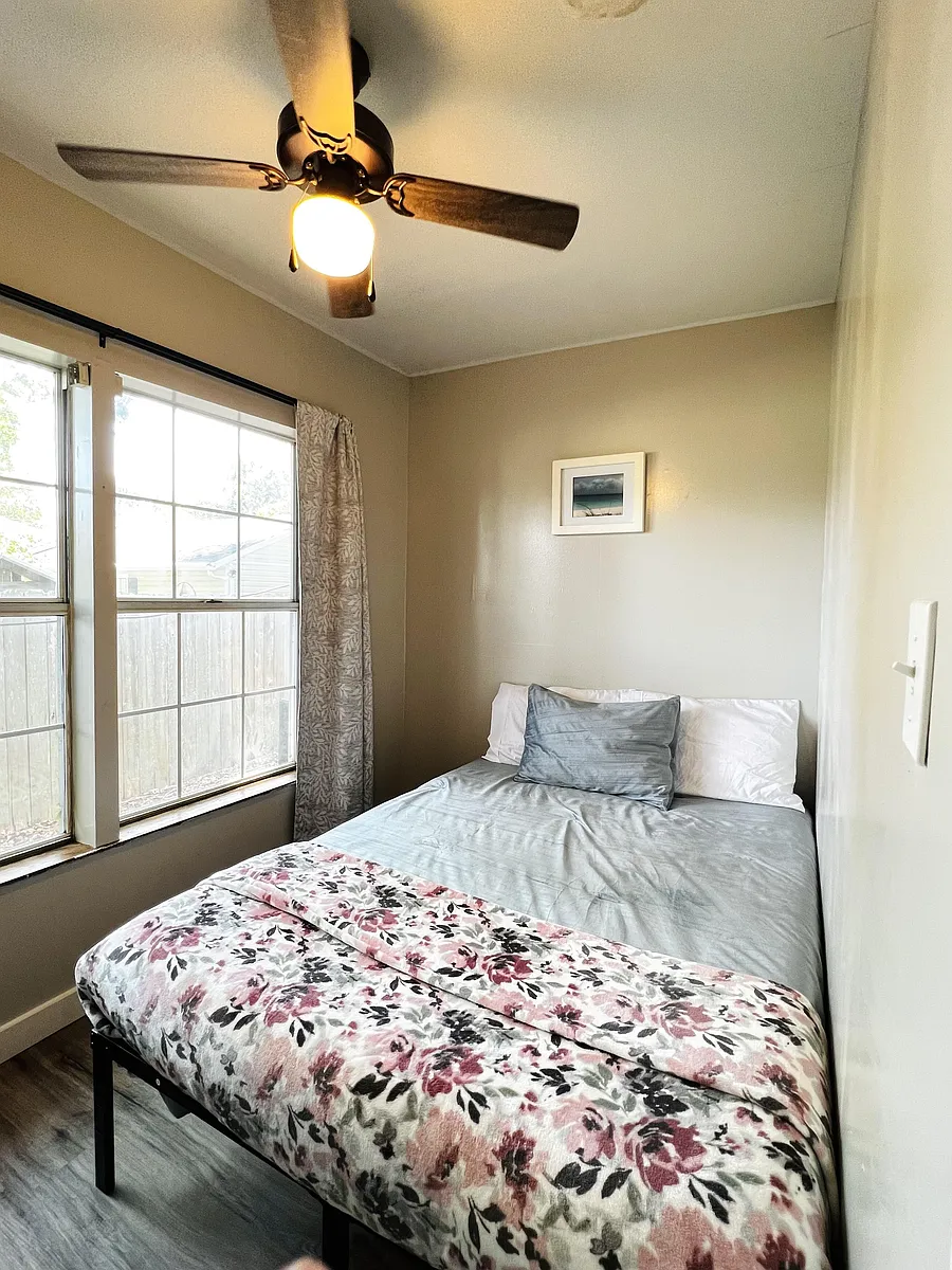 Room 4
Cosy
Down Stairs - S Magnolia St