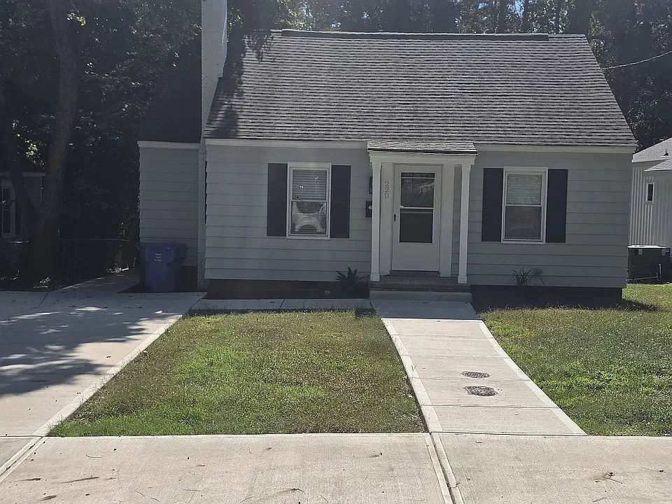 220 Ballentine St