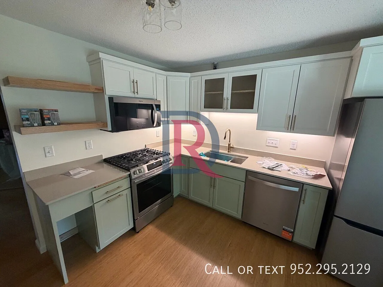 2BR + Den, 2.5 Bath Townhome in Saint Paul's Irvine Park / West Seventh Neighborhood — Photo 4