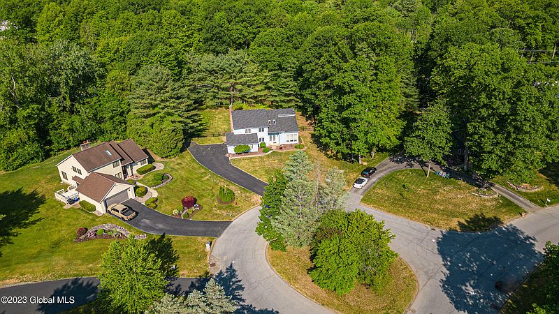5th image of 32 Berkshire Drive #W