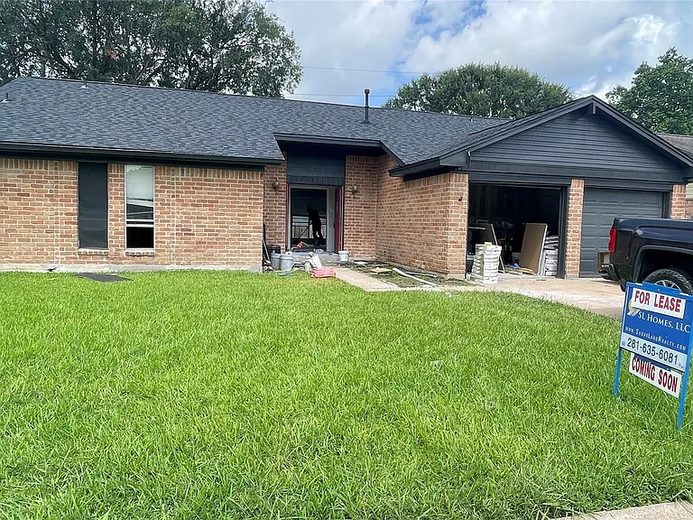 1811 Hanbury Ct — Photo 2