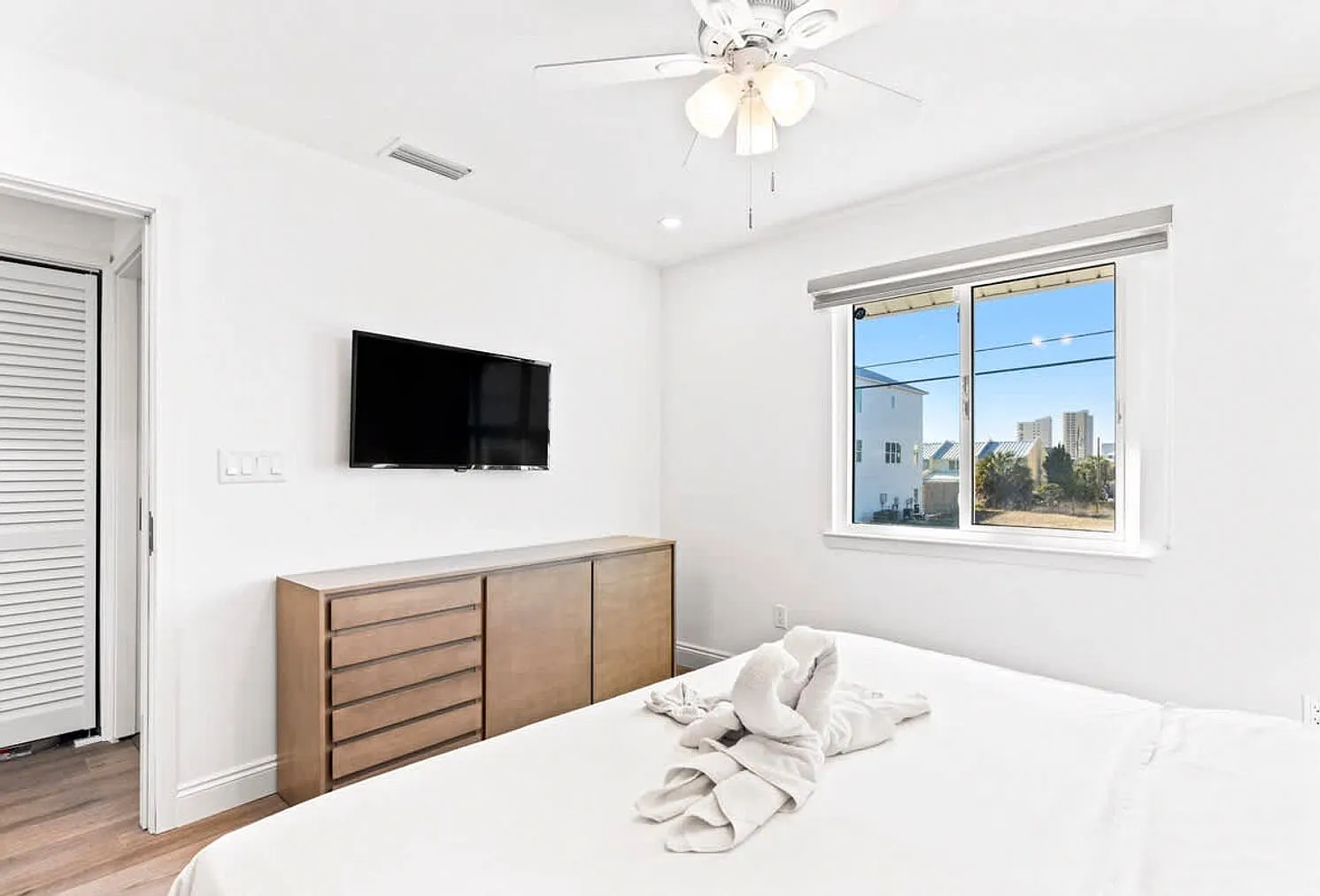 2 bed, 2.0 bath, 742 sqft, $1,456 — Photo 4
