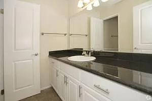 I bedroom bathroom