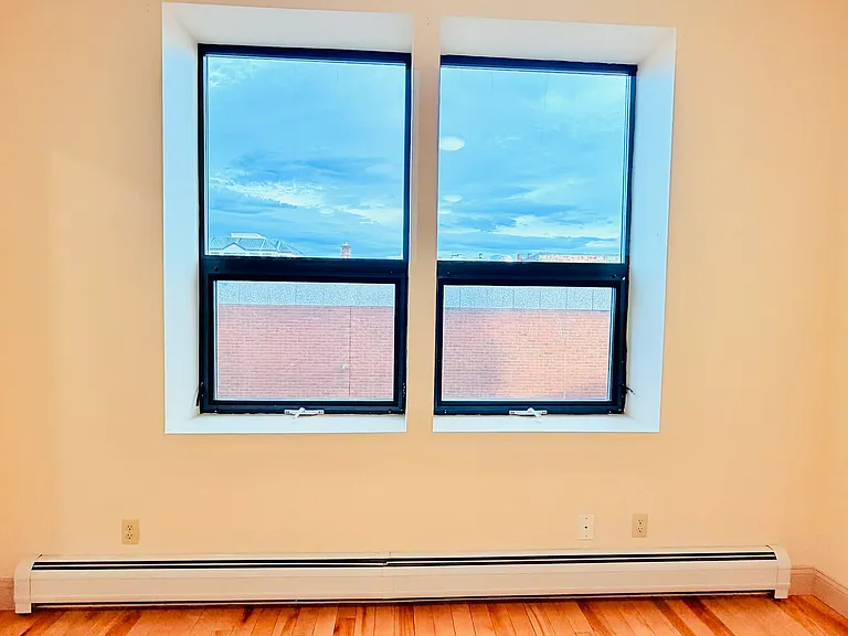 191 College St #212 — Photo 36