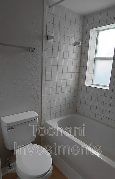 1002 Avenue E — Photo 14