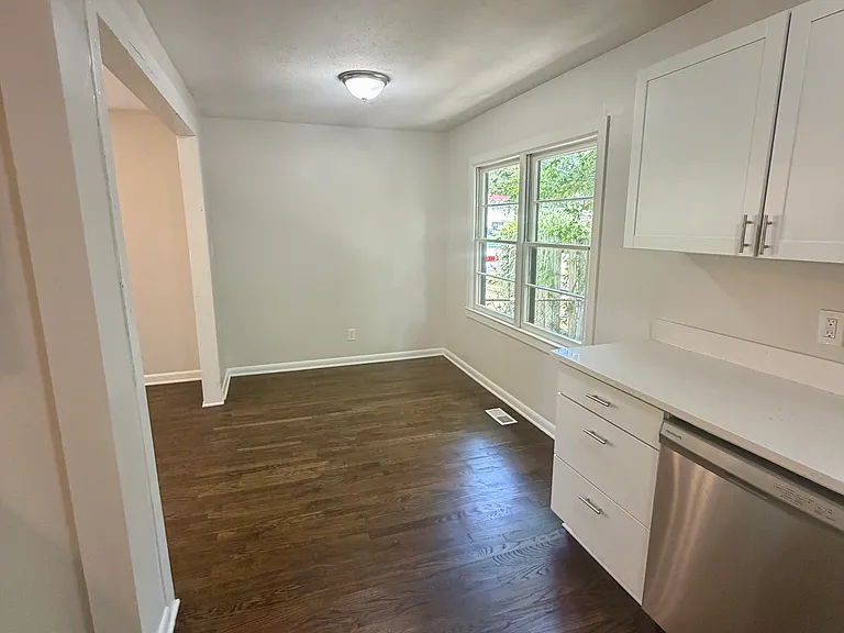 107 Stanley Ter — Photo 13