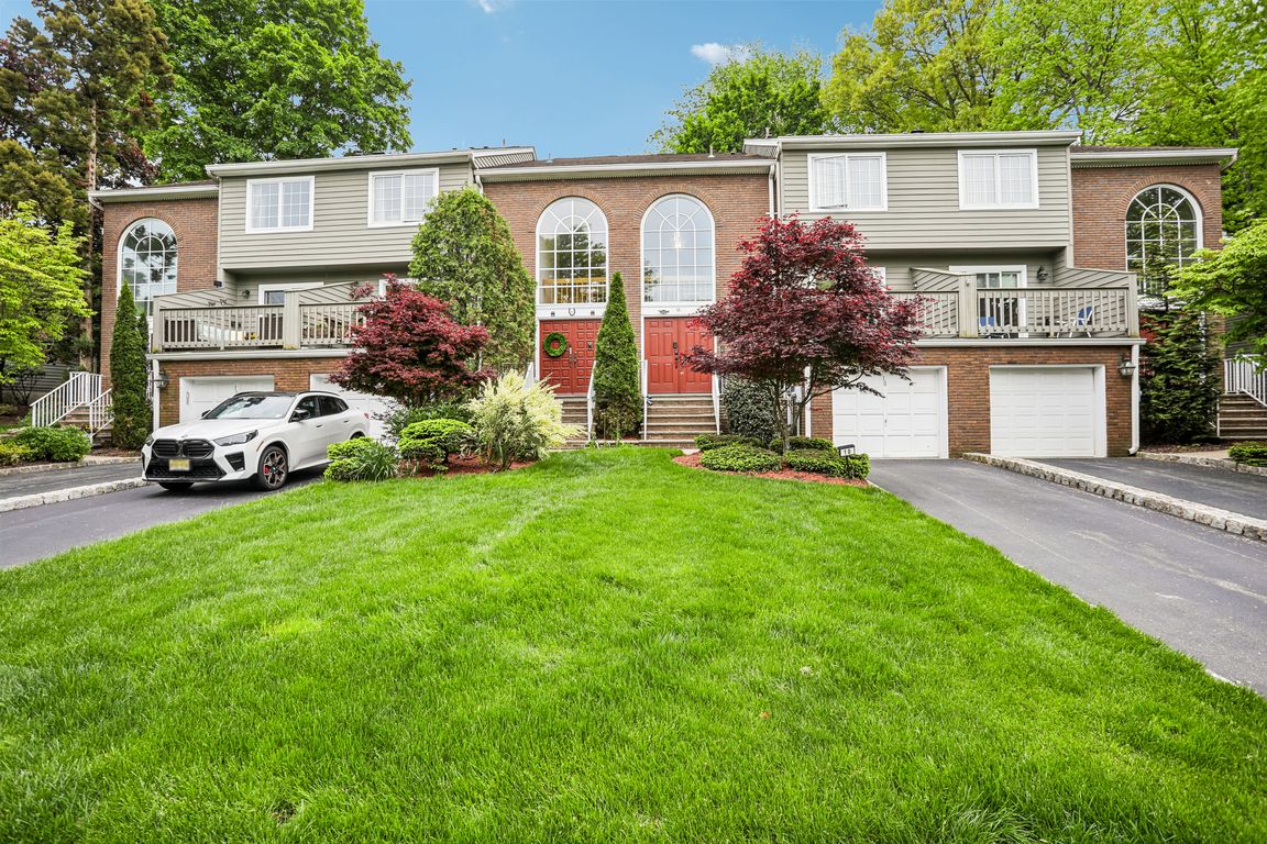 Fells Manor Rd-S1205-002.jpg