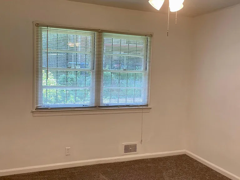 530 Blake Ave SE — Photo 7