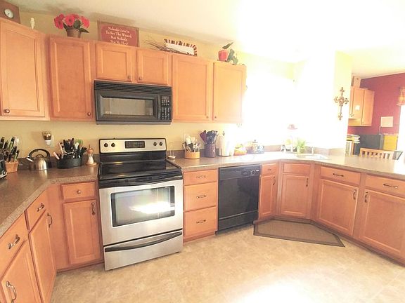 5th image of 6 Green Acres Dr