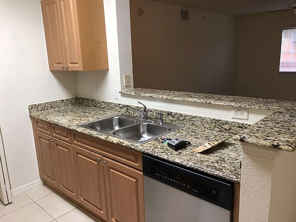 2nd image of 6752 Heritage Grande Unit 206