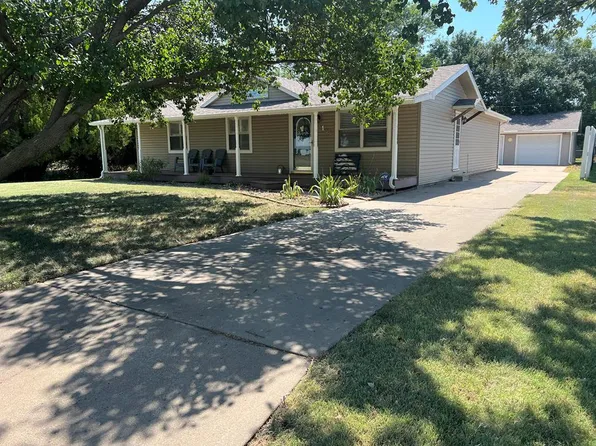 1106 Elizabeth Dr, Ellsworth, KS 67439