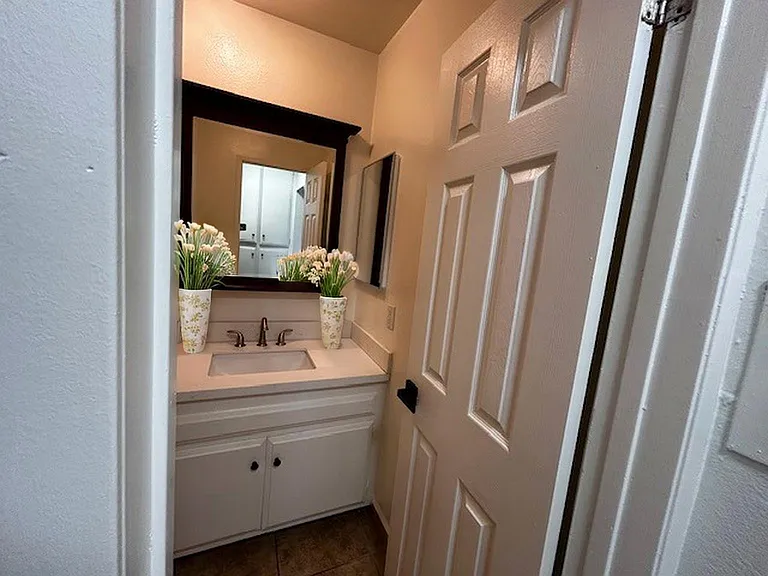 1521 E Canfield Ln #17 — Photo 4
