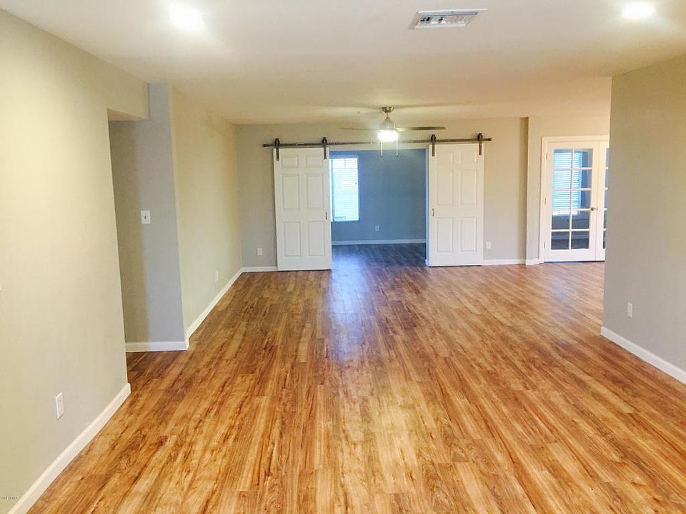 1st image of 2919 E Dahlia Dr