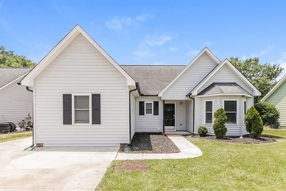 3 bed, 2.0 bath, 1266 sqft, $1,870 — Photo 3