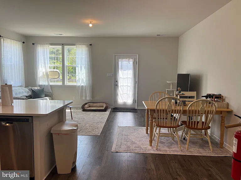82 Arlotta St — Photo 33