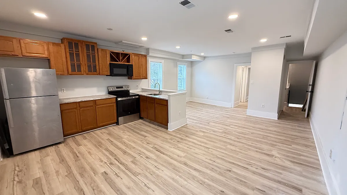 Nice open floor plan with recessed lighting - 1024 W 8th St #2