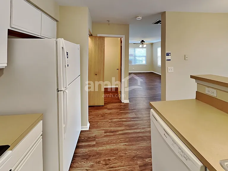 2440 Frost Dr — Photo 4