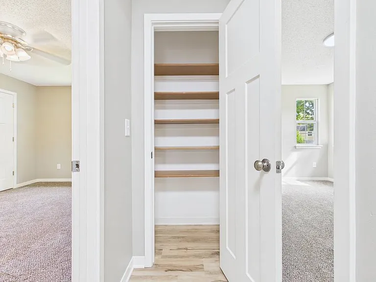 1206 Foxridge Dr — Photo 25