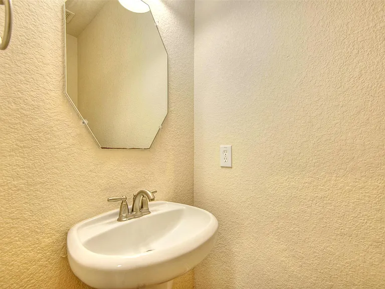 1139 Glenwood Canyon Ln — Photo 11