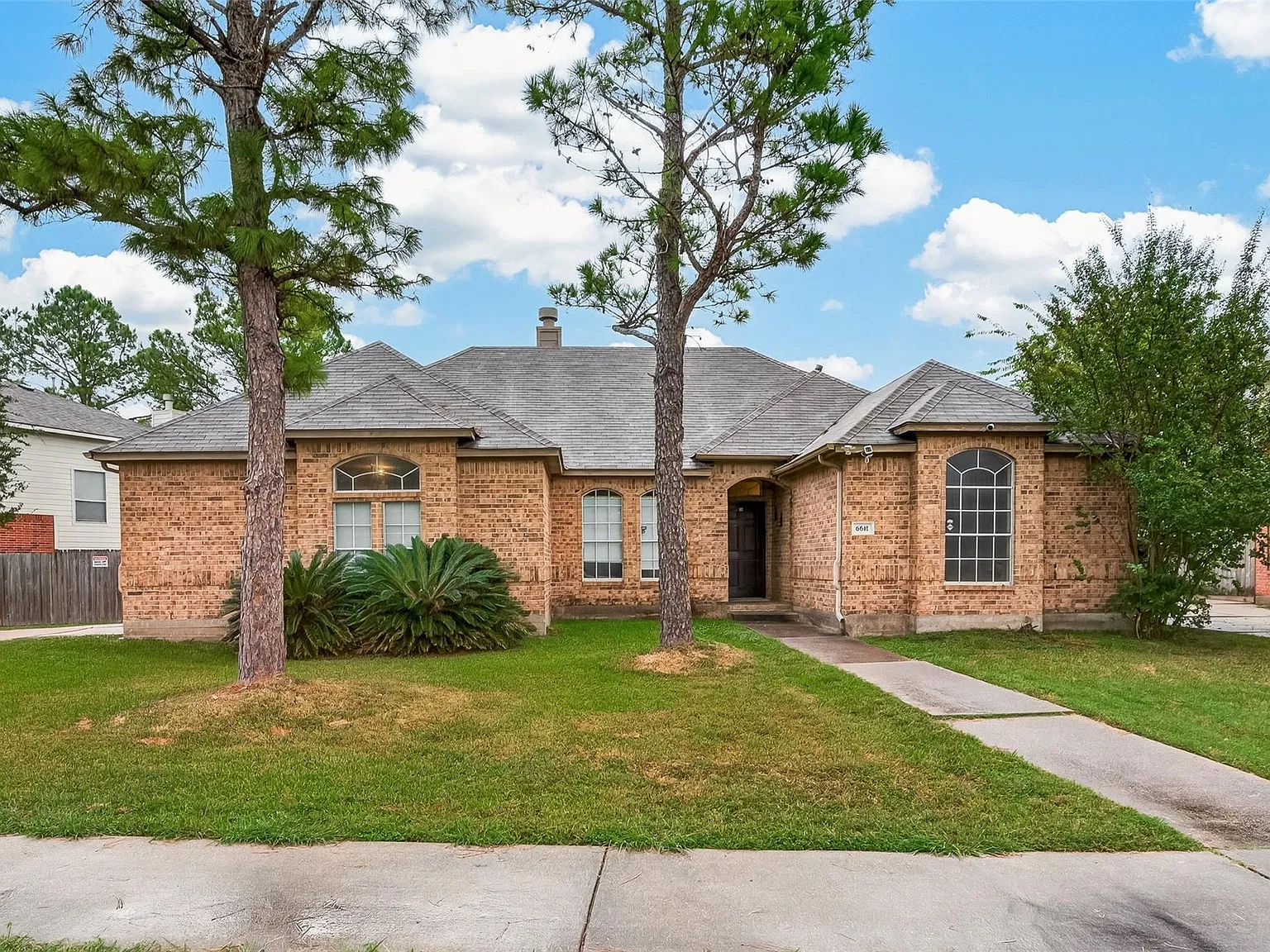 3 bed, 2.0 bath, 1980 sqft, $2,200 — Photo 2