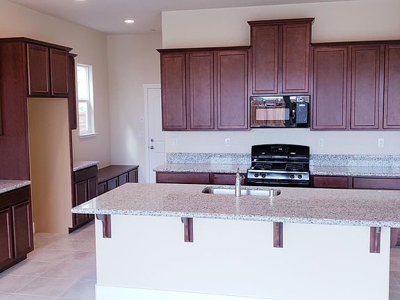 5th image of 1860 Amesbury Ct